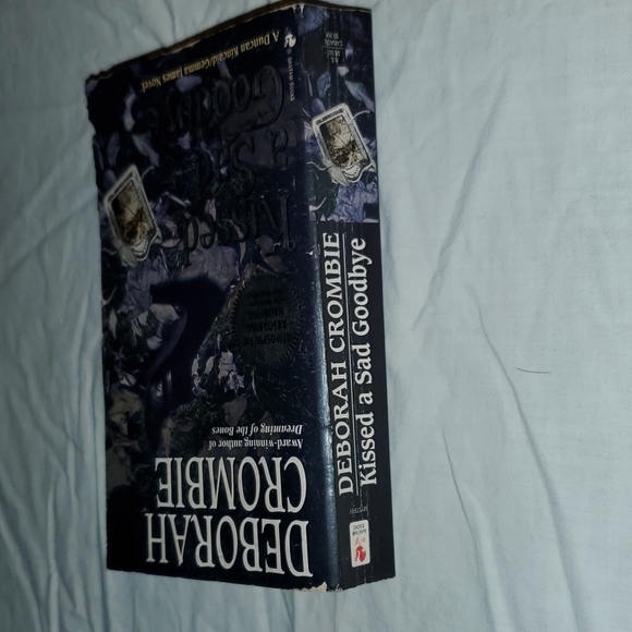 FREE w/bundle or 3/$5 📚 "Kissed a Sad Goodbye" A Mystery by Deborah Crombie - Picture 3 of 6